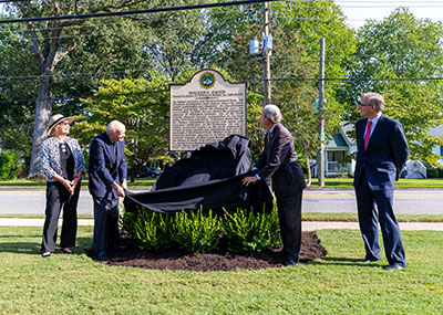 President Trible and Ambassador Howard Walker unveil the new historic marker.