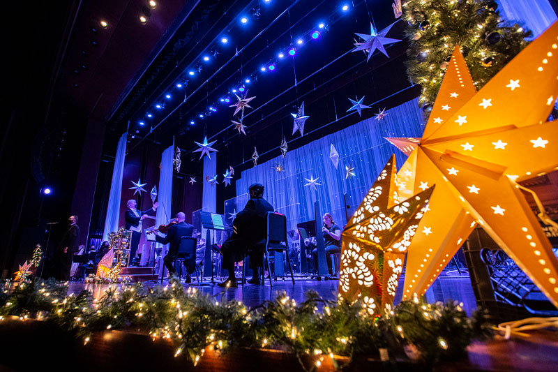 Professor Mark Reimer conducts the Wind Ensemble on the Diamonstein Concert Hall stage