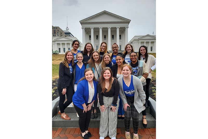 Photograph of social work majors in front of the Virginia Capitol