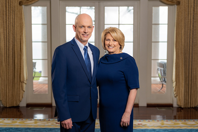 President William and Mrs. Kelly pose for their official portrait at Three Oaks.