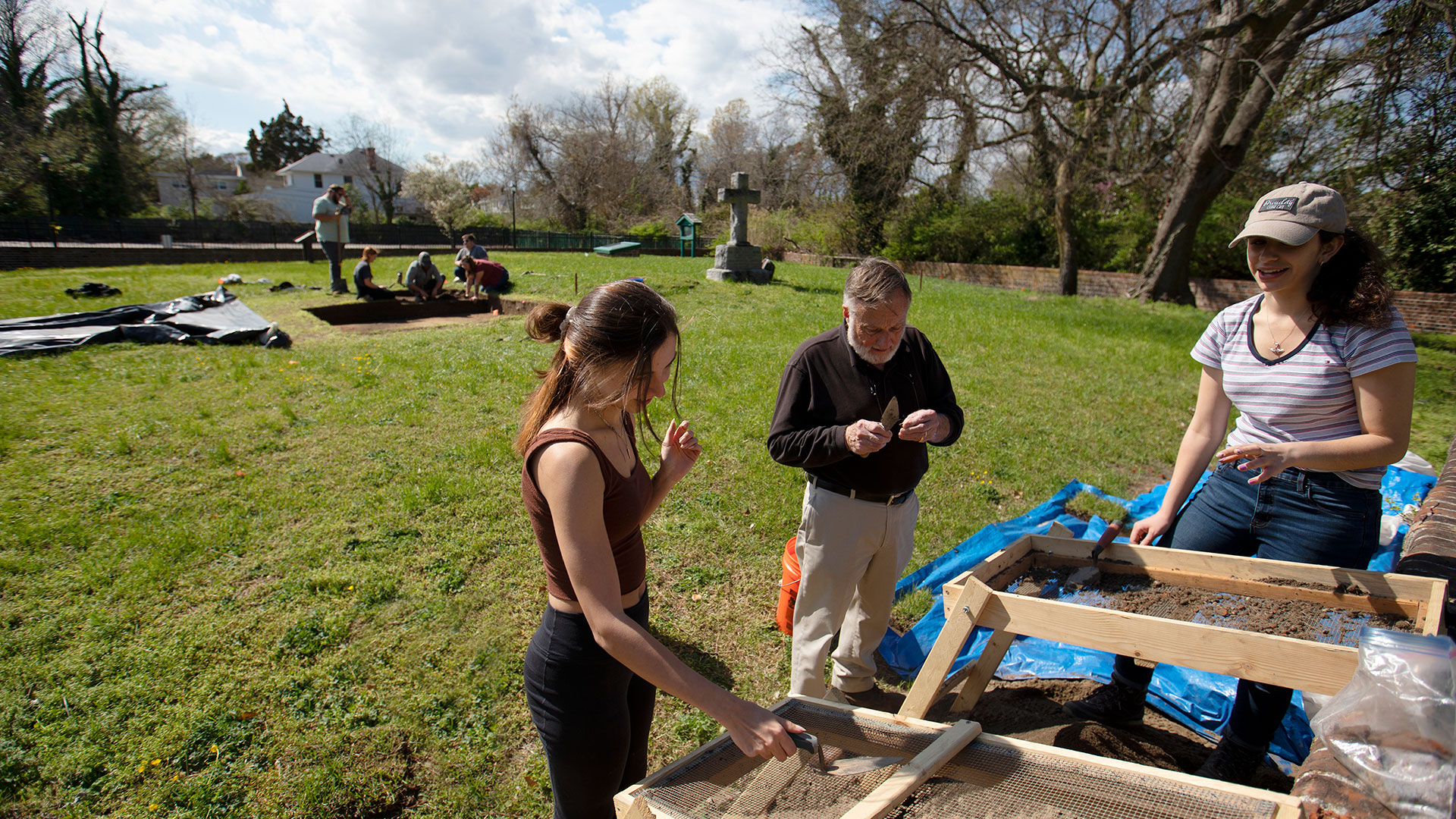 Archaeology class on a dig