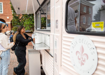 Students stand outside the Aux Delices truck waiting for their CNU-themed ice cream.