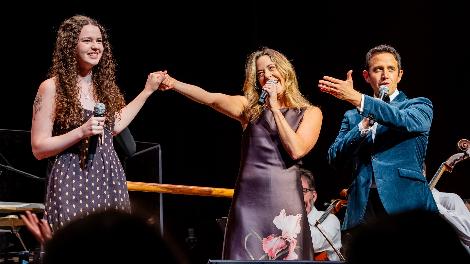 Erin Rigby, Erika Hennngsen, and Santino Fontana on stage.